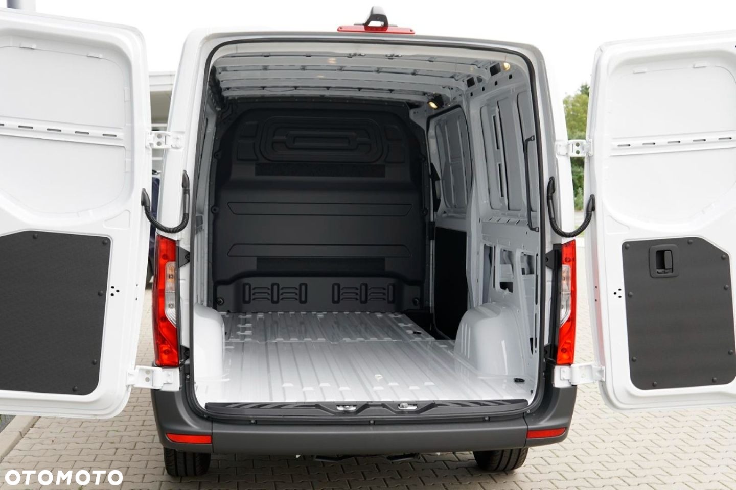 Mercedes-Benz Sprinter - 25