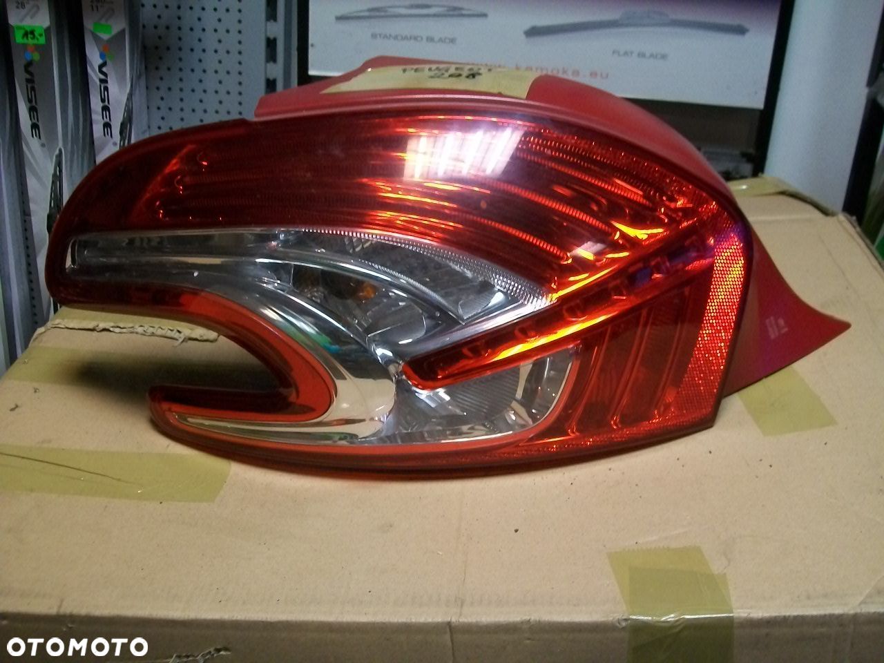 Lampa tył tylna lewa Peugeot 208 - 1