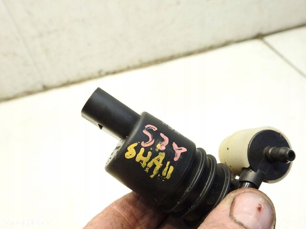 POMPKA SPRYSKIWACZA SZYBY CZOŁOWEJ VW SHARAN II 1K6955651 - 2