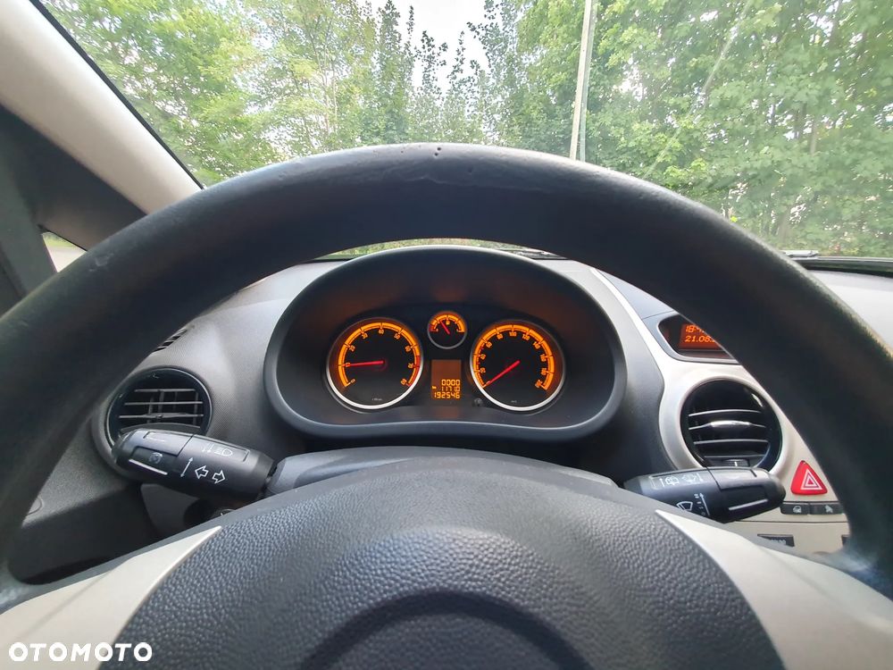 Opel Corsa 1.2 16V - 12