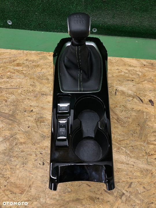 PEUGEOT 2008 II 2019-> PANEL ŚRODKOWY DEKOR TUNELU MIESZEK GAŁKA BIEGÓW WYBIERAK