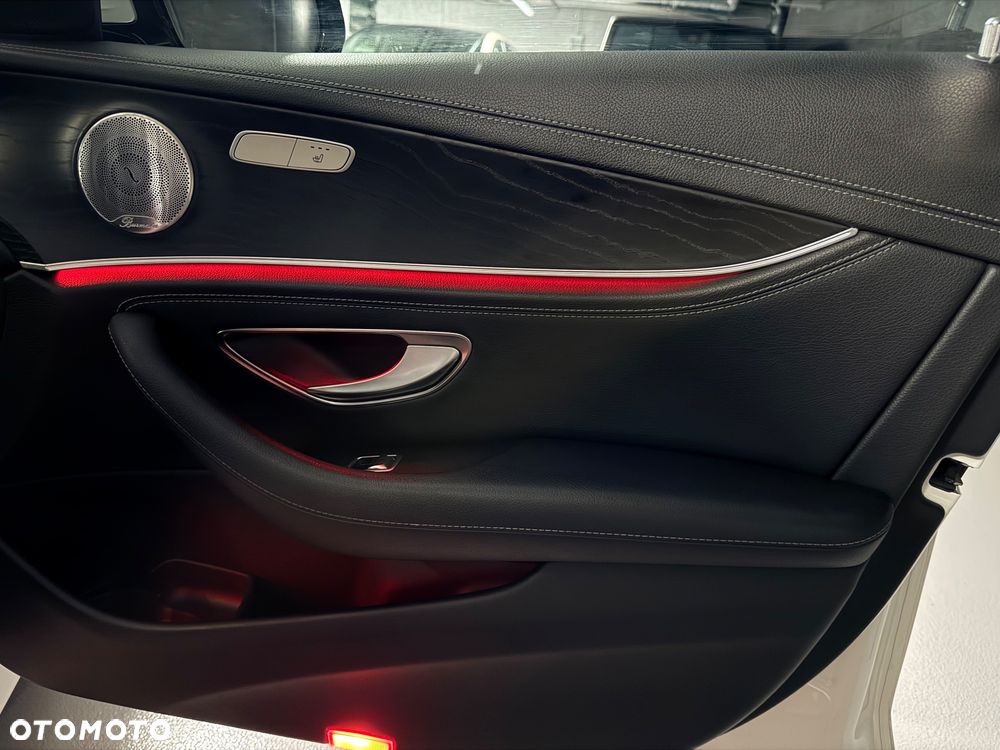 Mercedes-Benz Klasa E 220 d 4-Matic 9G-TRONIC - 11