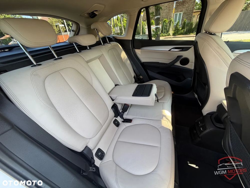 BMW X1 xDrive20i Advantage - 13