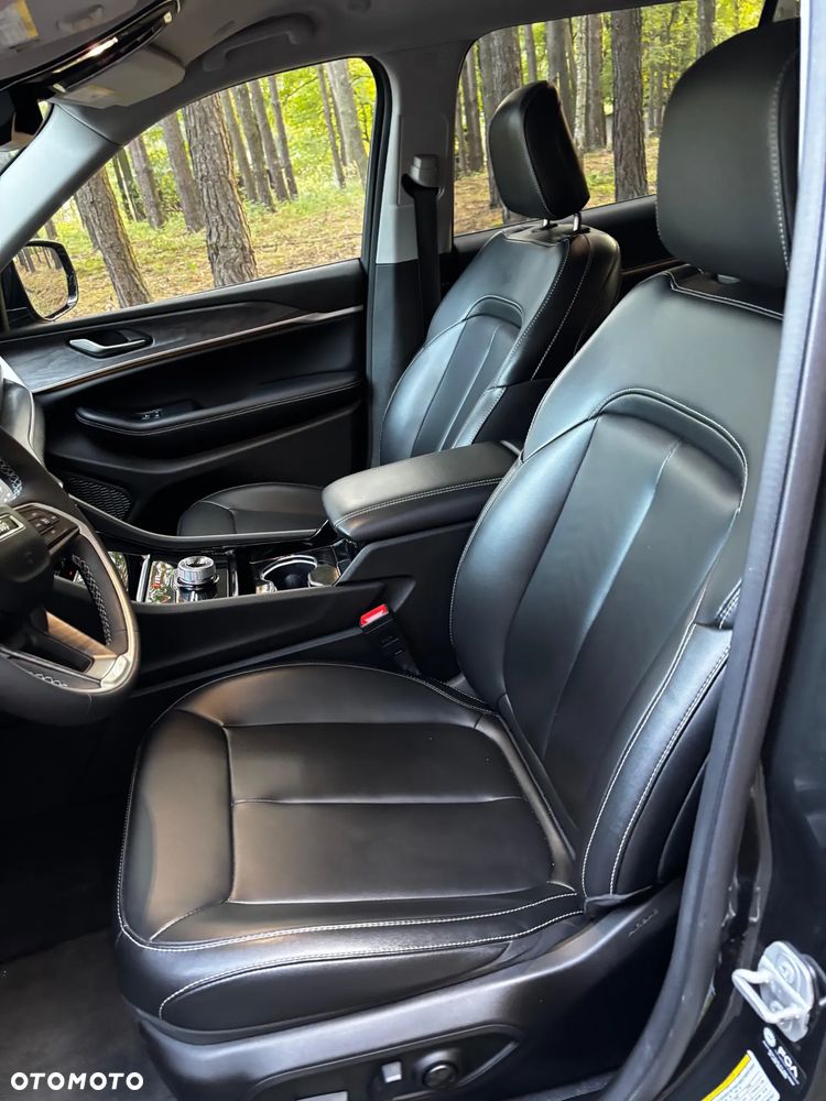 Jeep Grand Cherokee - 24