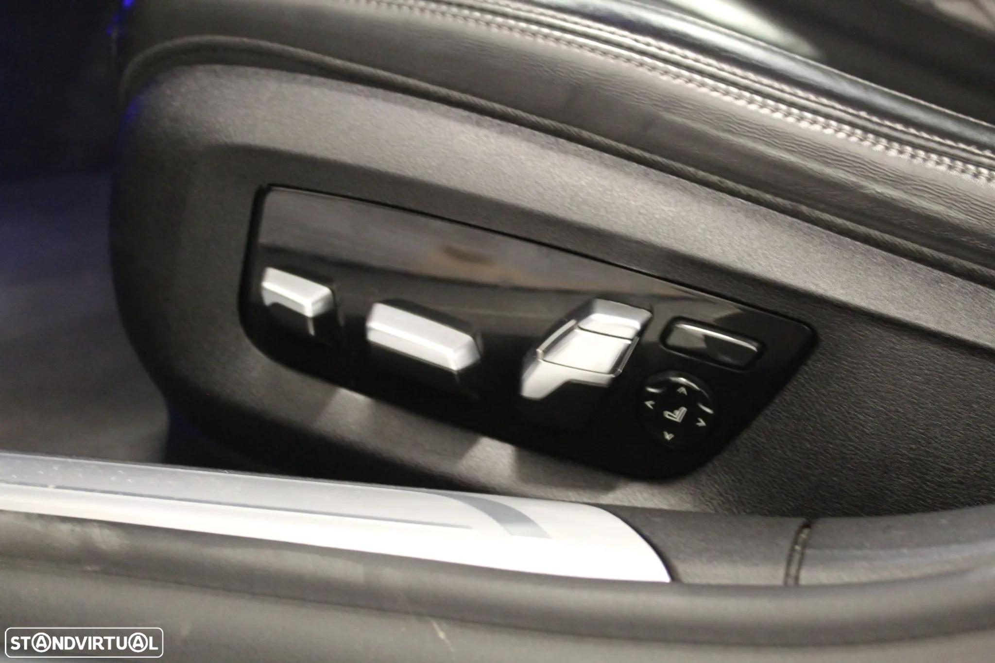 BMW 740 d xDrive Pack M Auto - 29