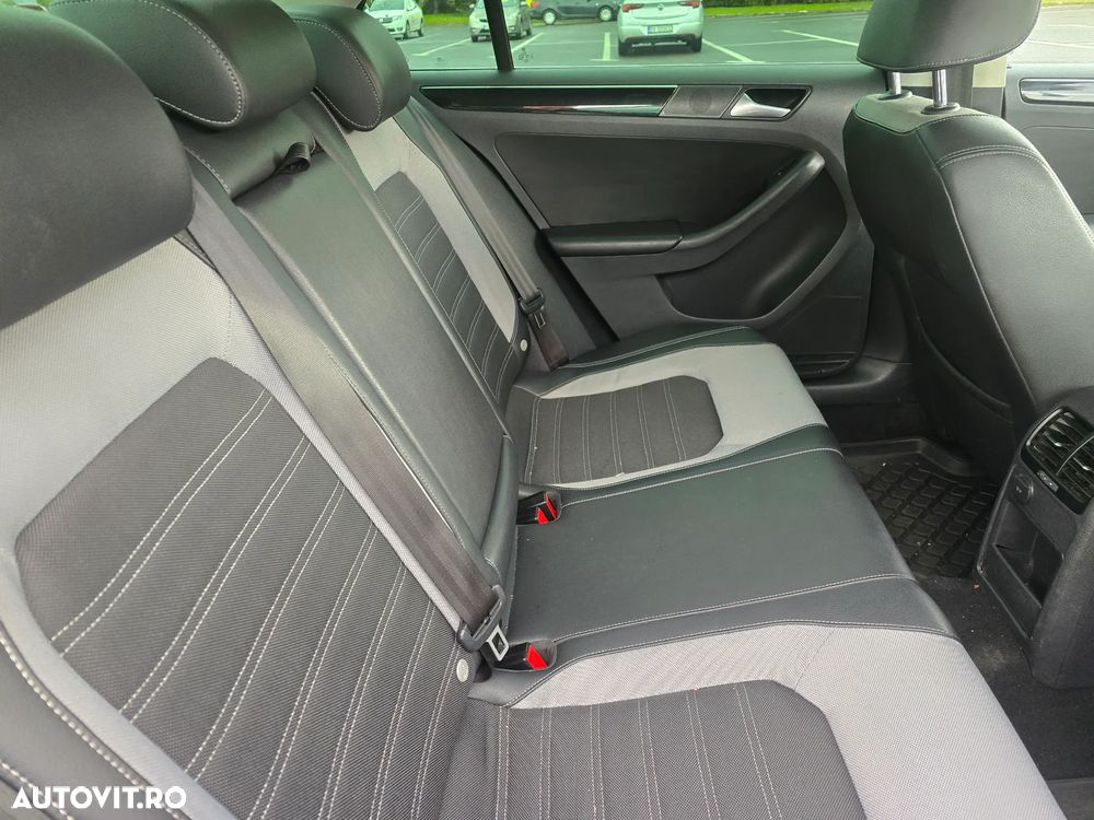 Volkswagen Jetta 2.0 TDI DSG Comfortline - 5