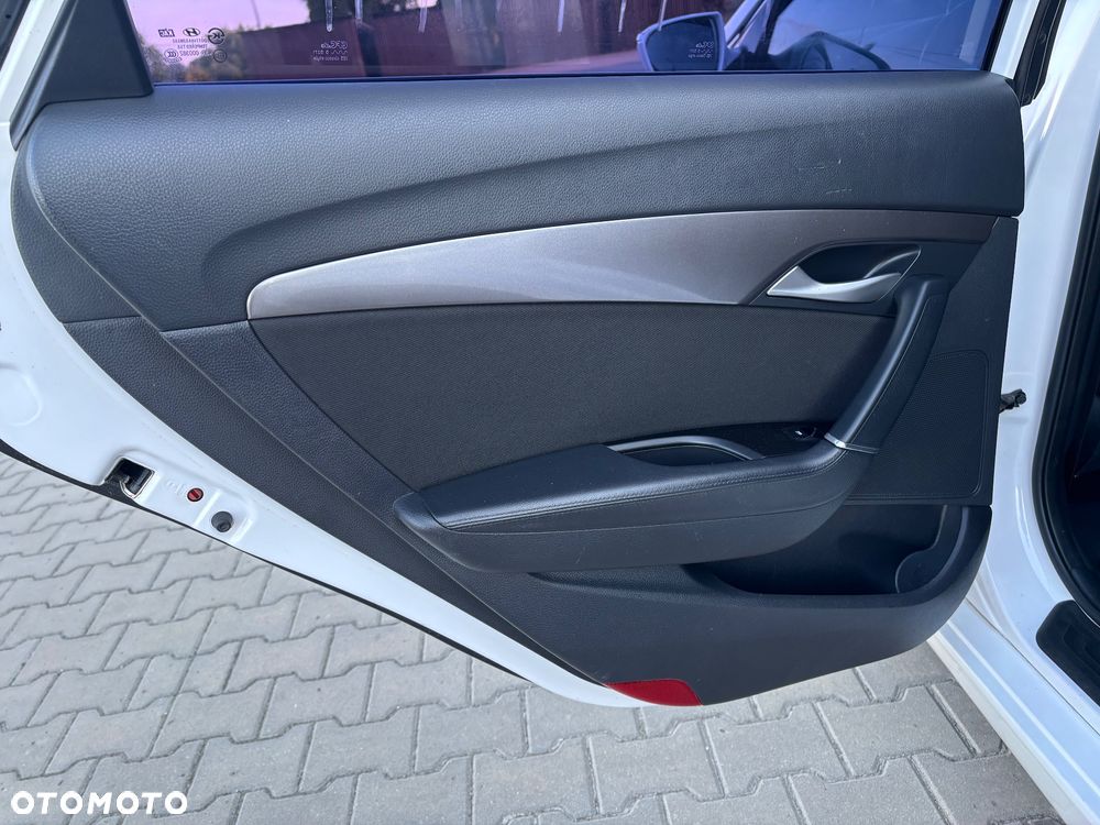 Hyundai i40 1.7 CRDi Comfort + - 25