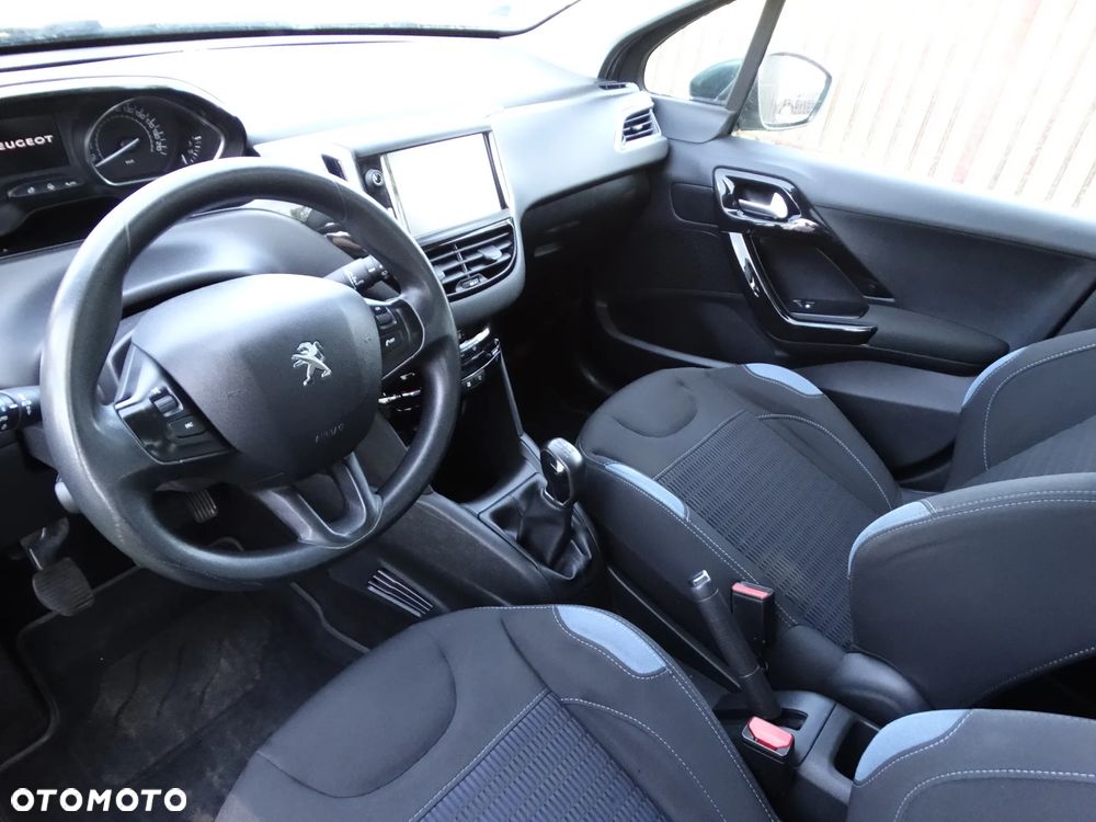 Peugeot 208 - 10
