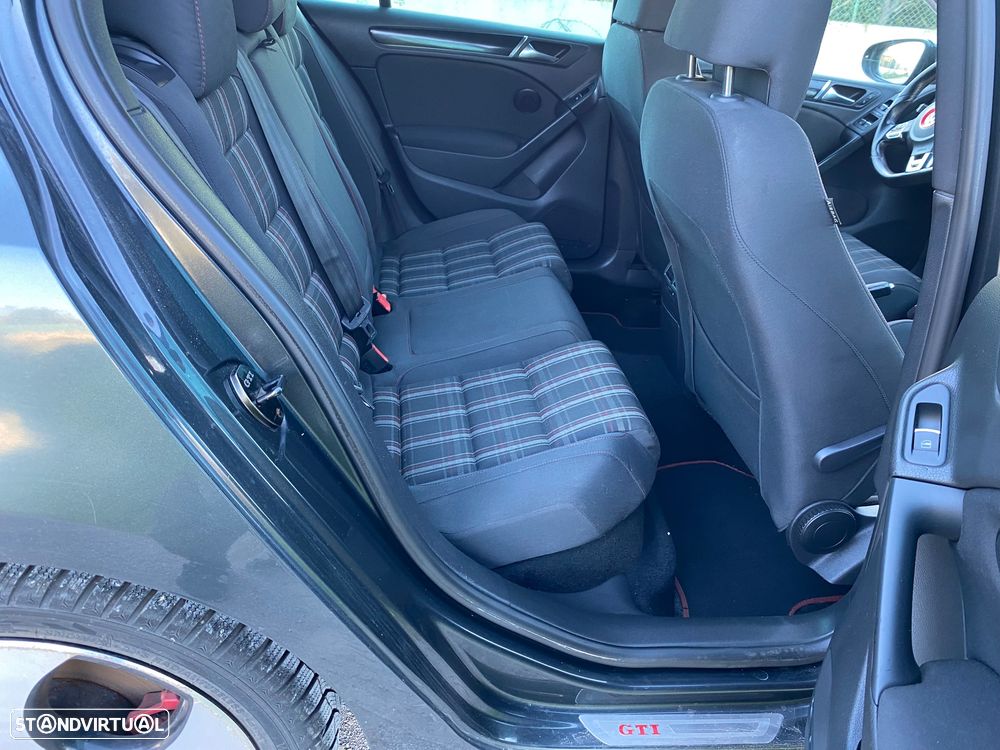 VW Golf 2.0 GTI - 10