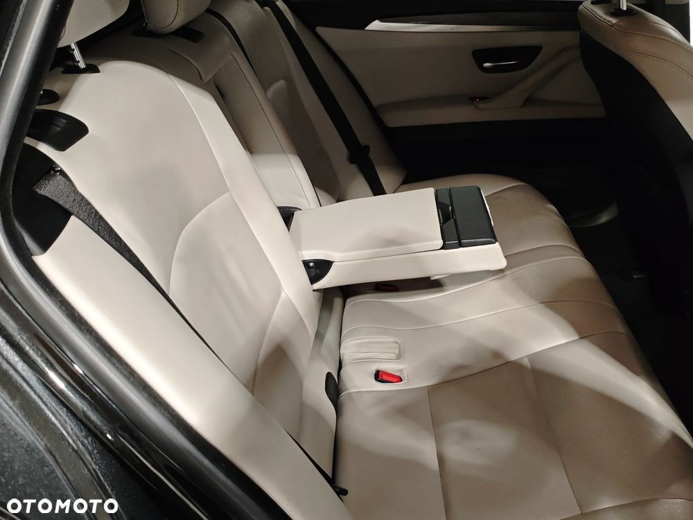 BMW Seria 5 525d xDrive Modern Line - 18