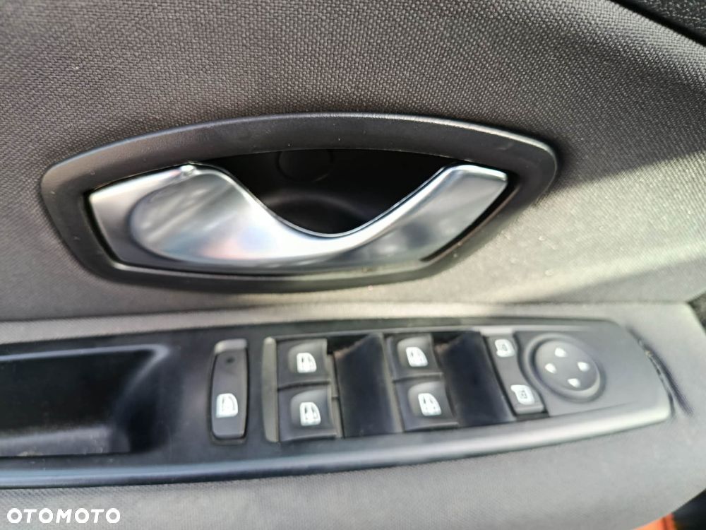 Renault Fluence 1.5 dCi Privilege - 11