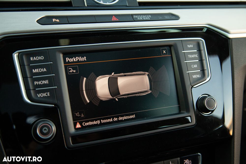 Volkswagen Passat Variant 2.0 TDI DSG 4Motion Highline - 23