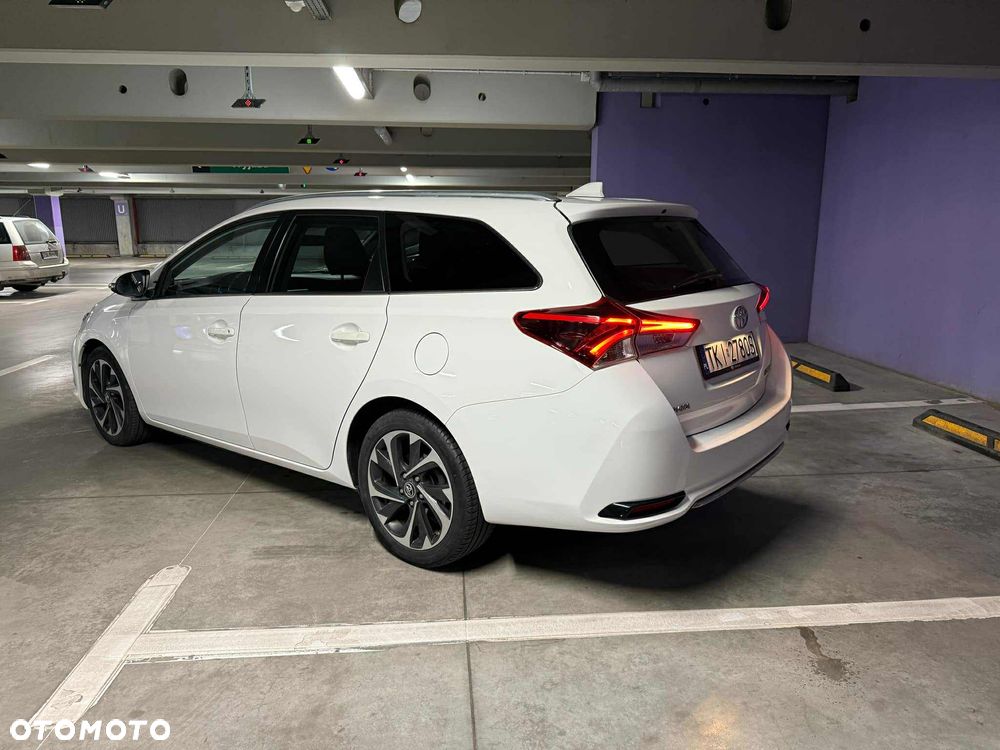 Toyota Auris 1.6 D-4D Executive - 3
