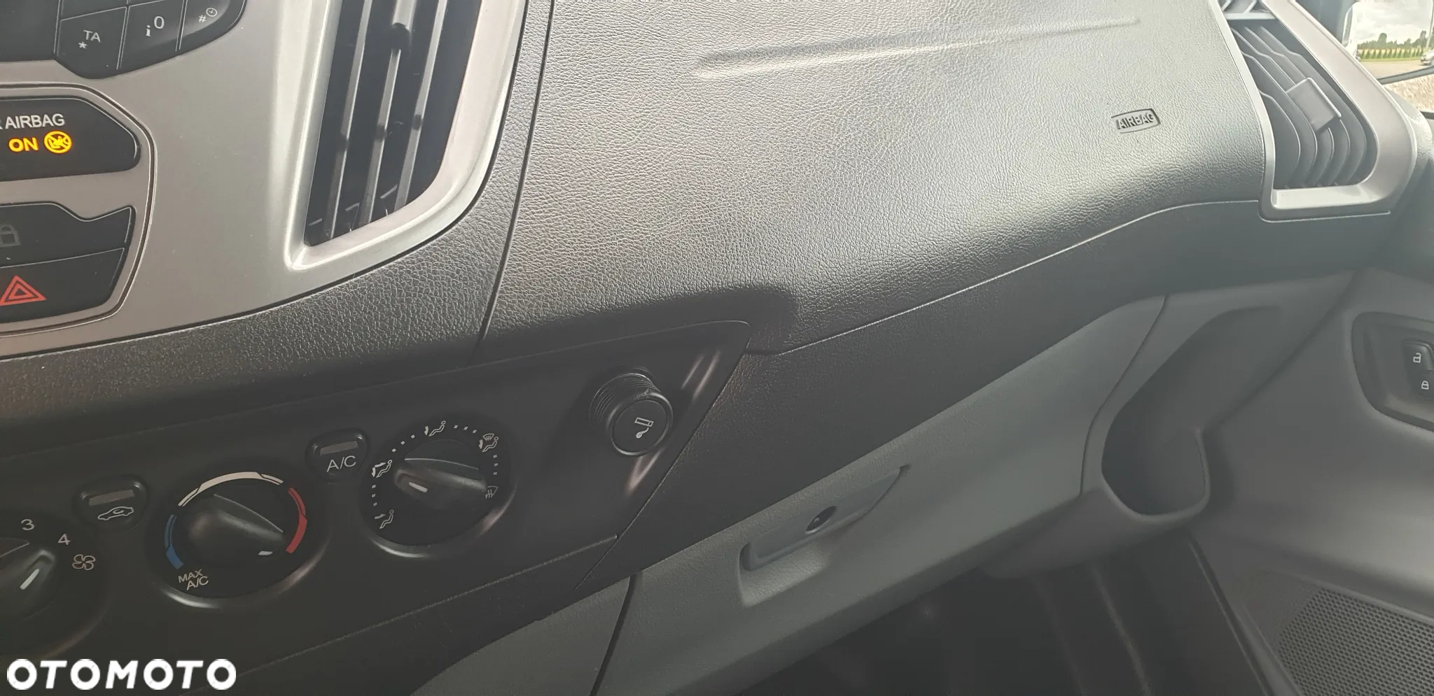 Ford TRANSIT CUSTOM - 13