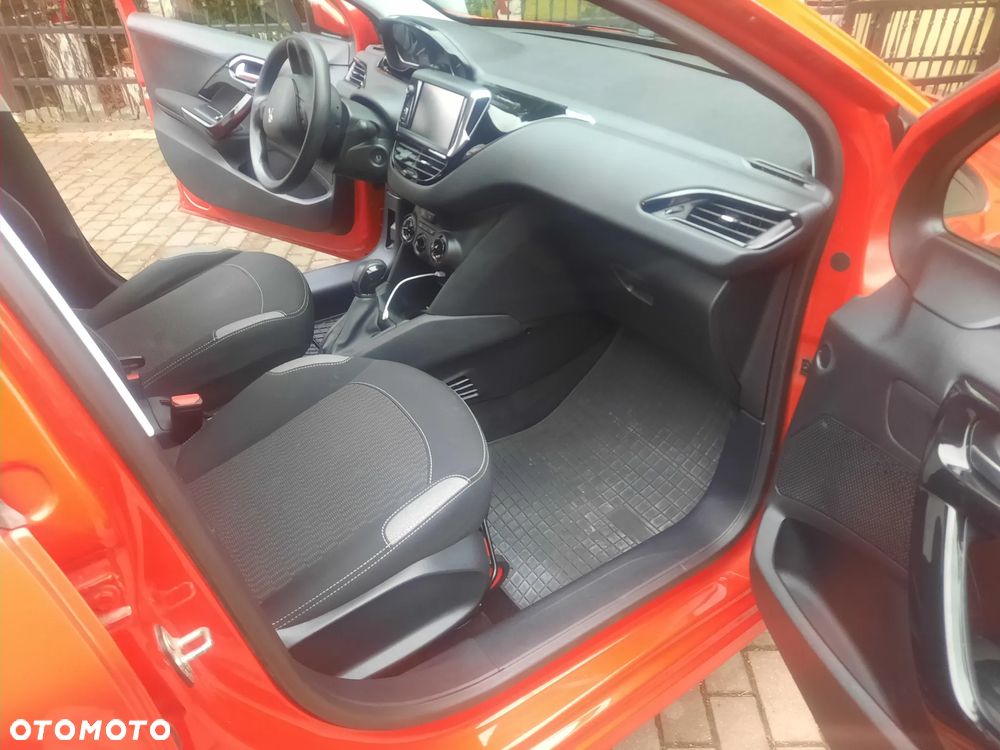 Peugeot 208 - 14