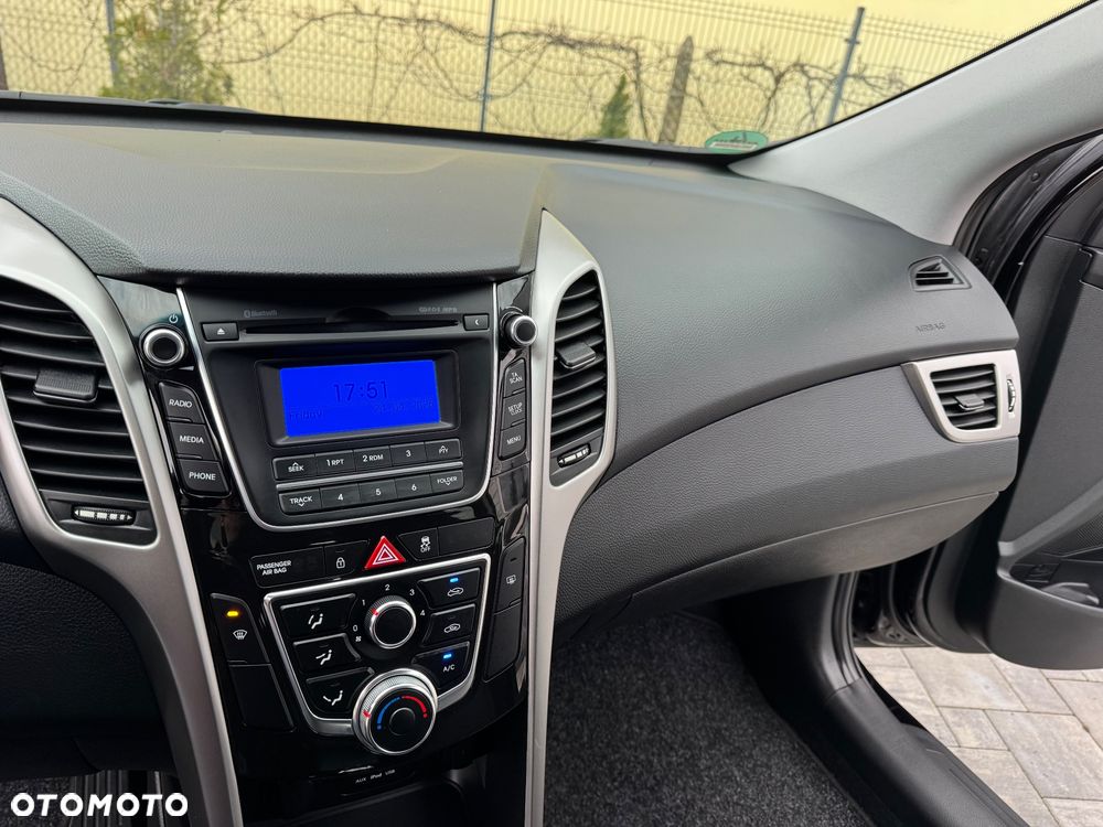 Hyundai i30 blue 1.4 YES Silver - 27