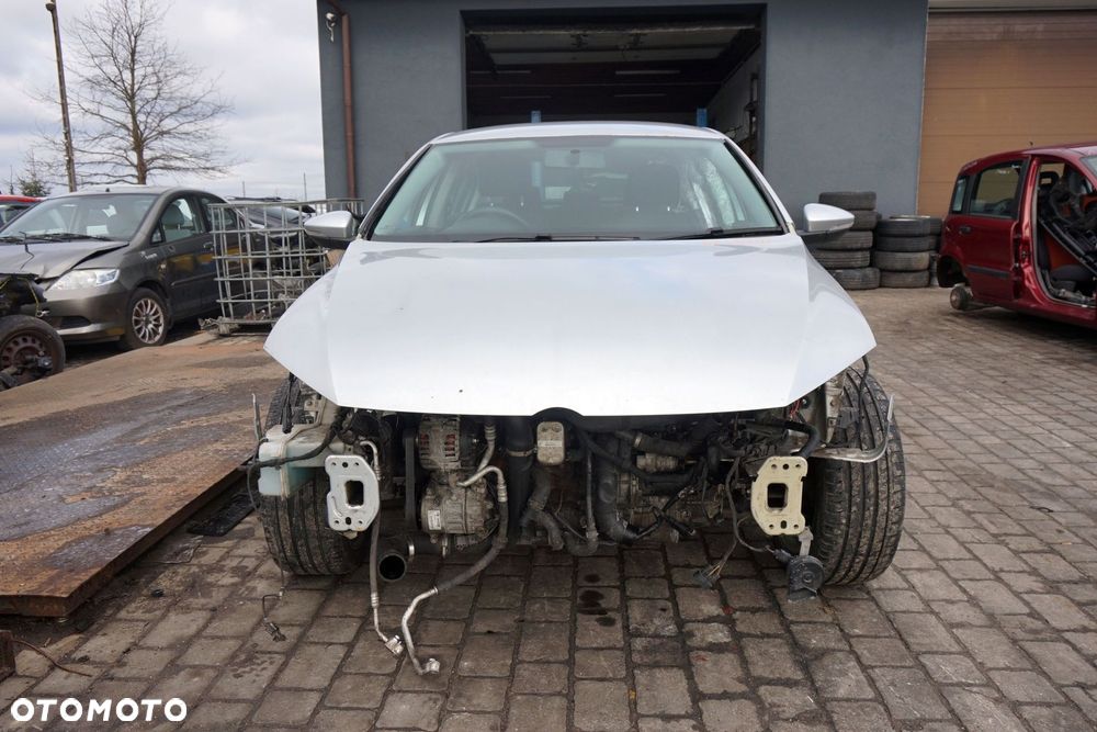 VOLKSWAGEN PASSAT B7 SEDAN 2012 LA7W 2.0 TDI CFFB 140KM NFU SREBRNY na części - 8