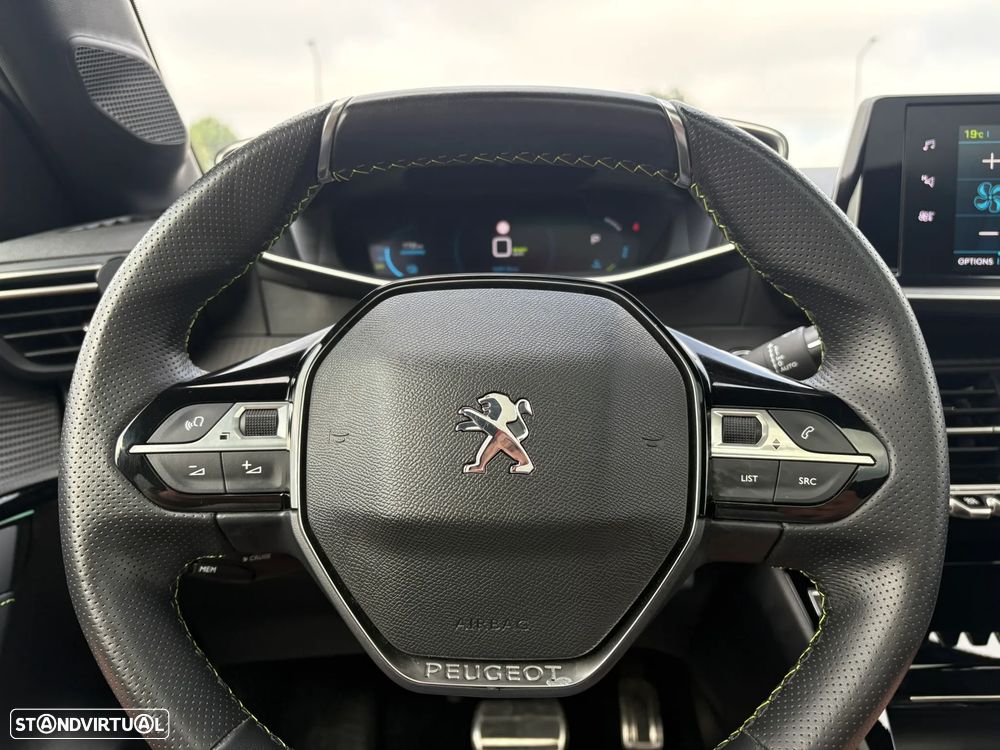 Peugeot e-208 GT+ - 10
