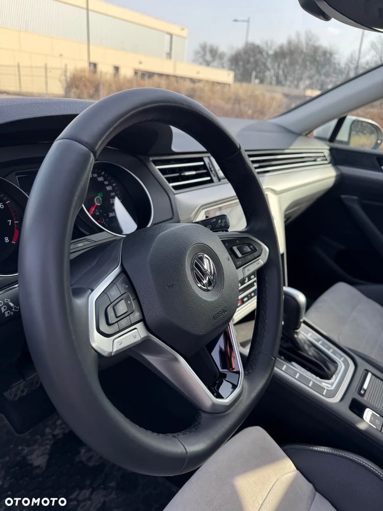 Volkswagen Passat - 17