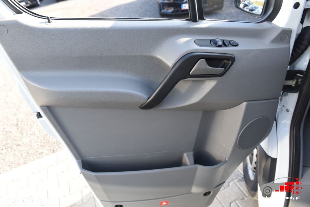 Mercedes-Benz Sprinter - 13