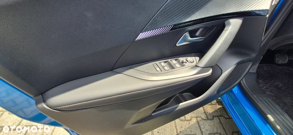 Peugeot 2008 PureTech 130 Allure S&S EAT8 - 11
