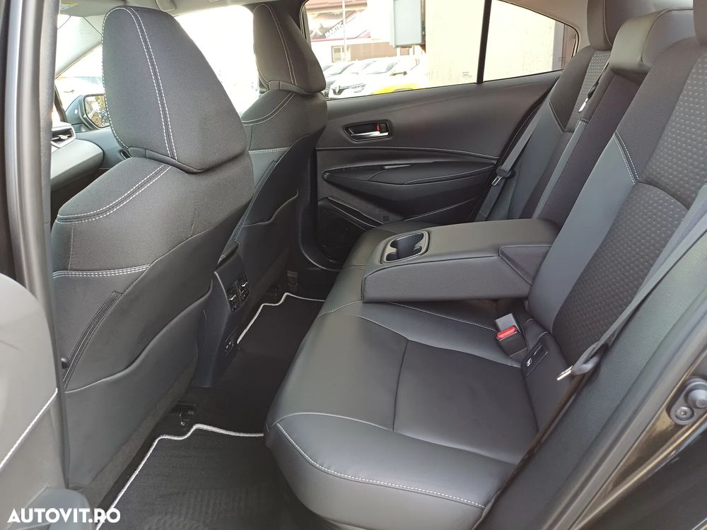 Toyota Corolla TS 1.8 HSD Exclusive - 12