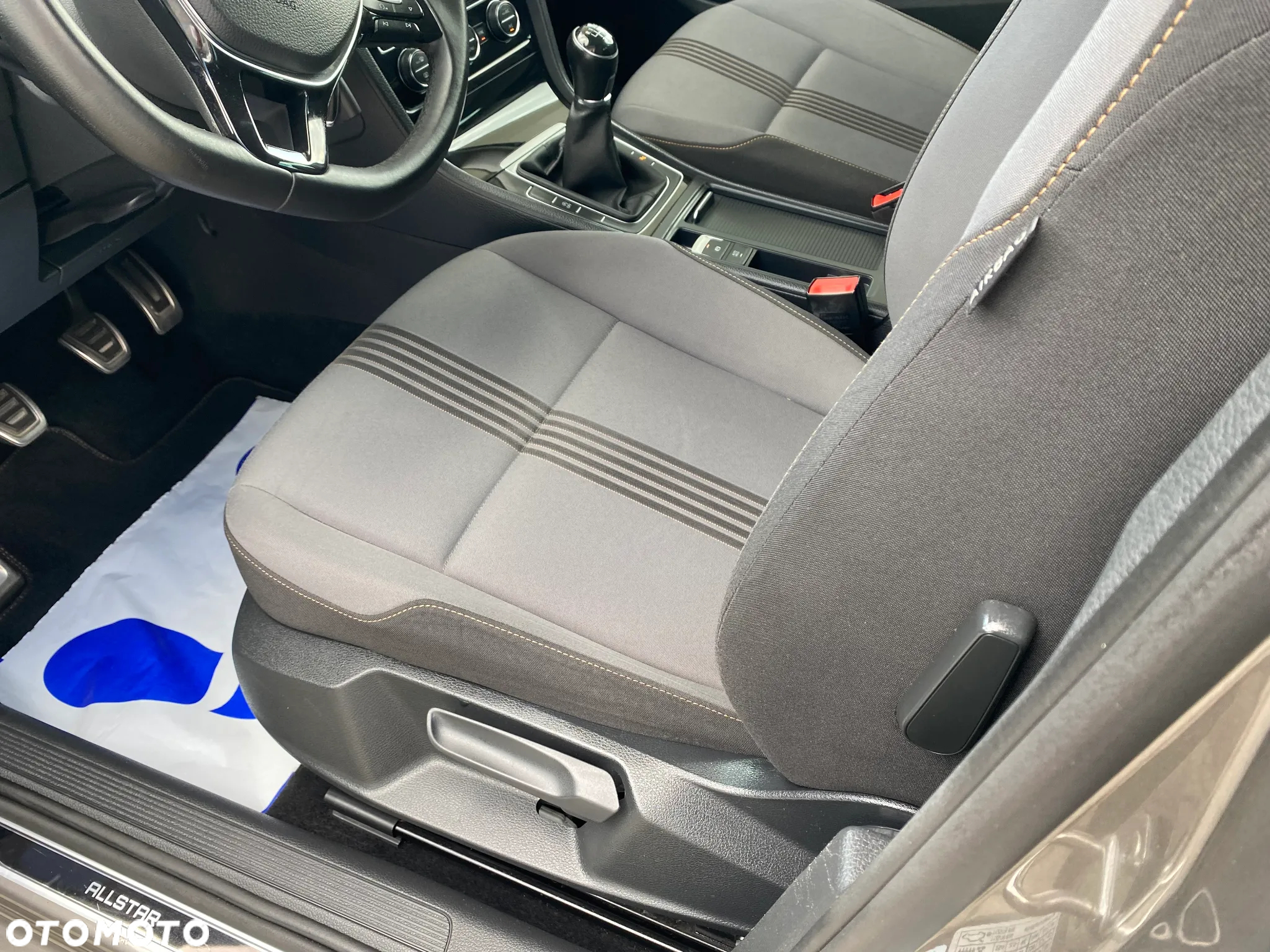 Volkswagen Golf - 17