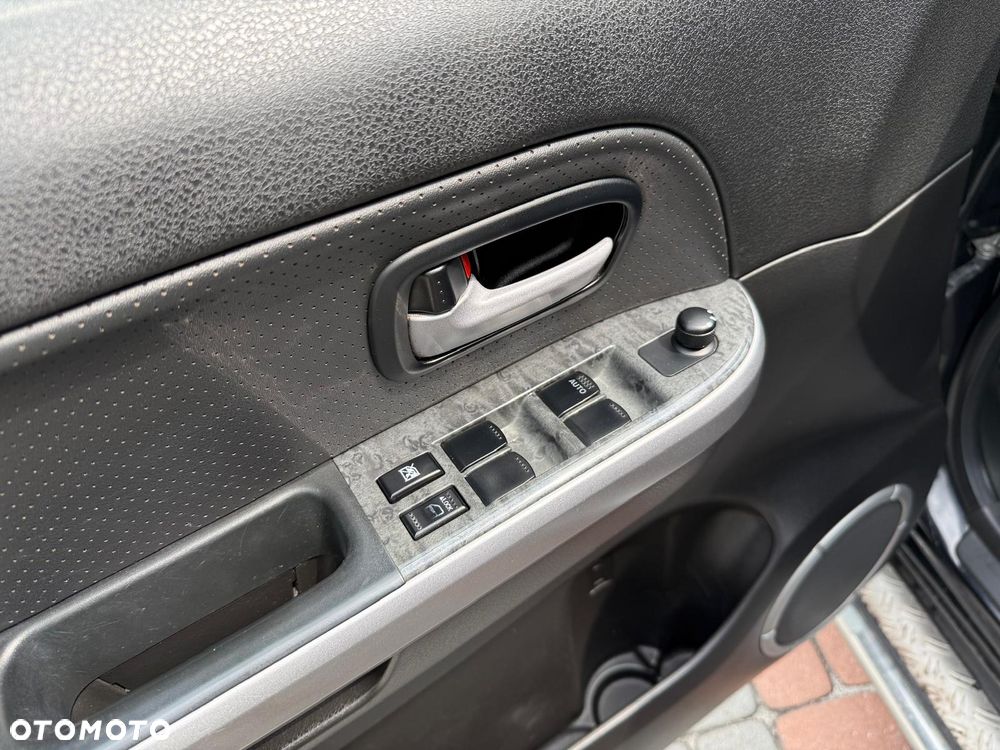 Suzuki Grand Vitara 1.9 DDiS De Luxe - 25