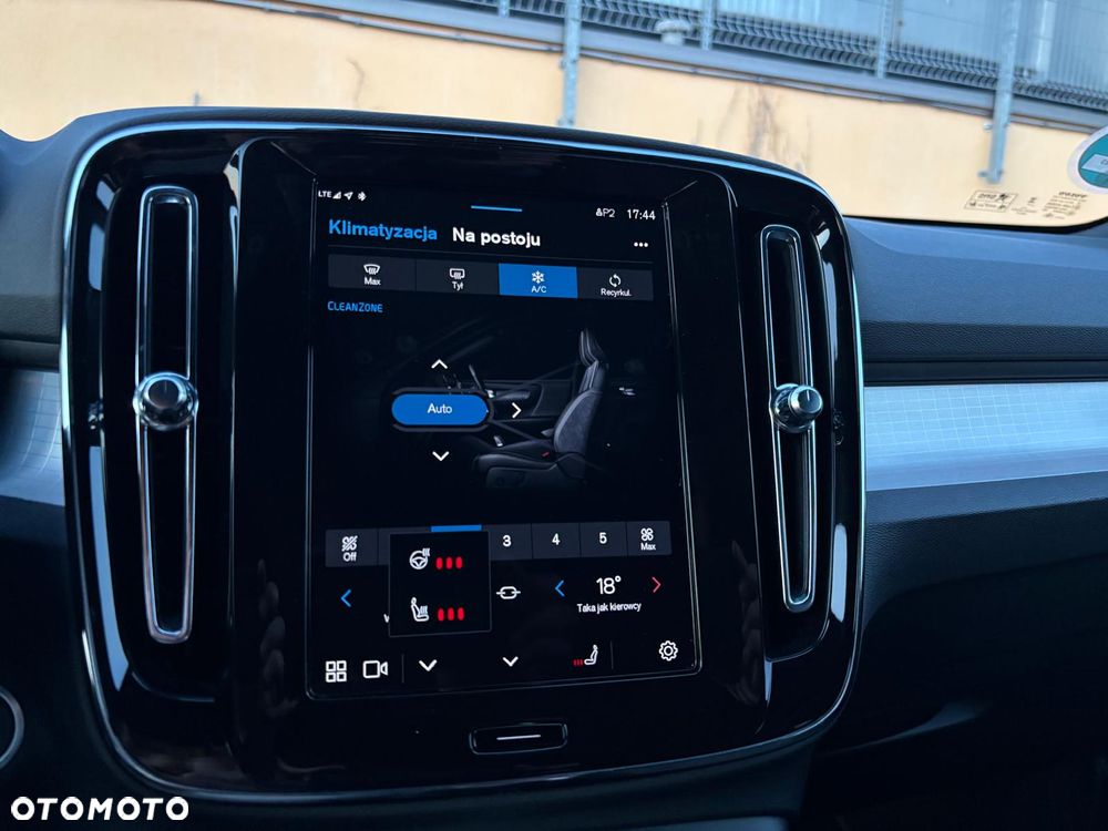 Volvo XC 40 B3 Plus Dark - 30