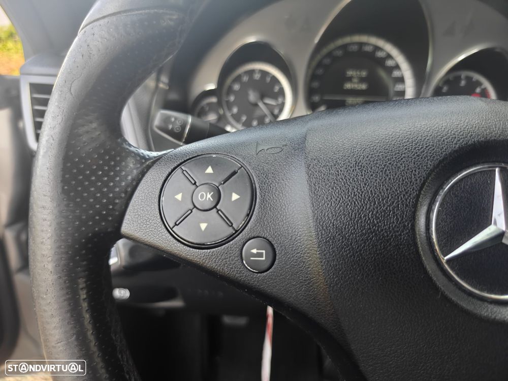 Mercedes-Benz E 220 CDi Avantgarde BlueEfficiency - 30