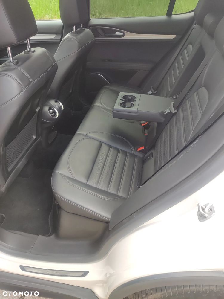 Alfa Romeo Stelvio 2.0 Turbo 16V AT8-Q4 Veloce Ti - 13