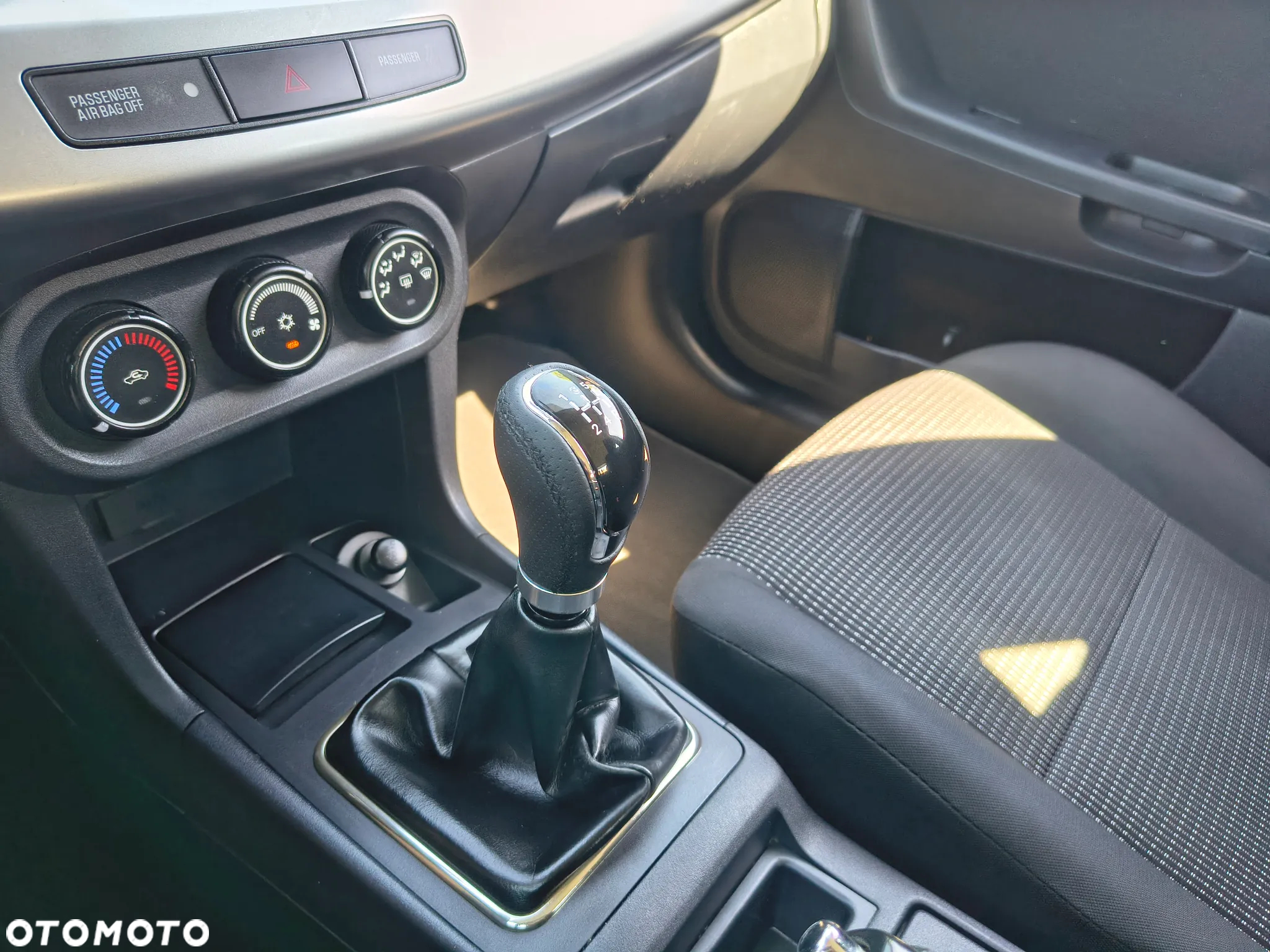 Mitsubishi Lancer 1.5 Invite - 32