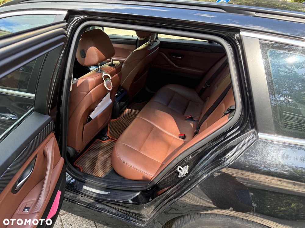 BMW Seria 5 525d - 12