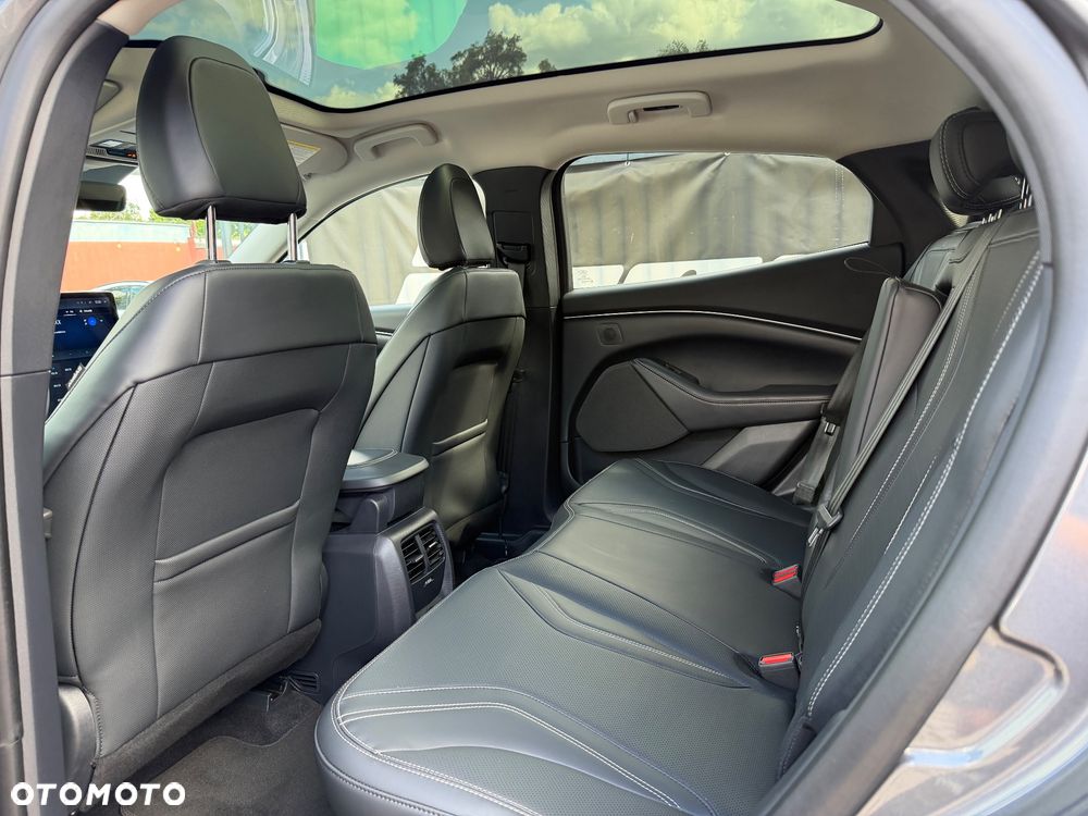 Ford Mustang Mach-E 98kWh AWD Premium - 33