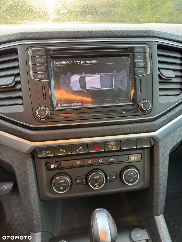 Volkswagen Amarok - 12