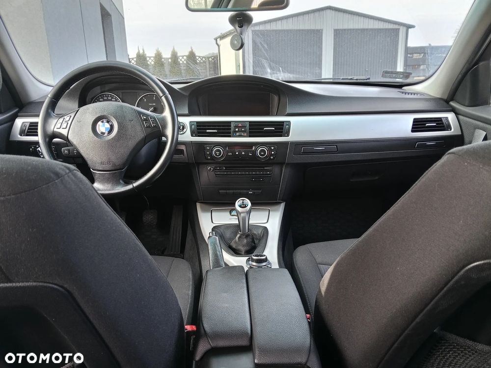 BMW Seria 3 318d - 13