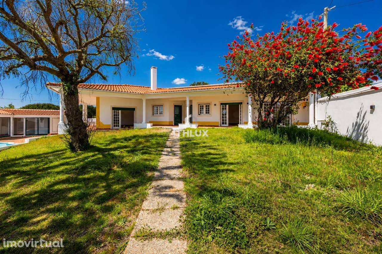 Moradia com piscina, jardim e garagem multifuncional - Grande imagem: 2/26