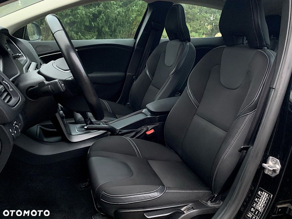 Volvo V40 - 25