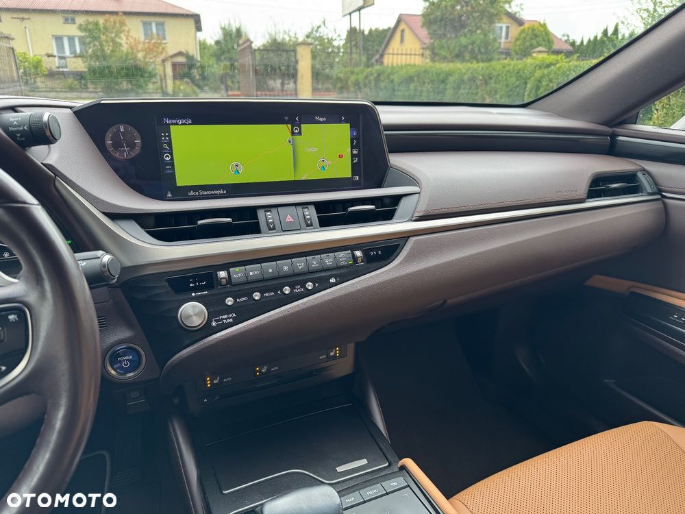 Lexus ES 300h Business Edition + - 20