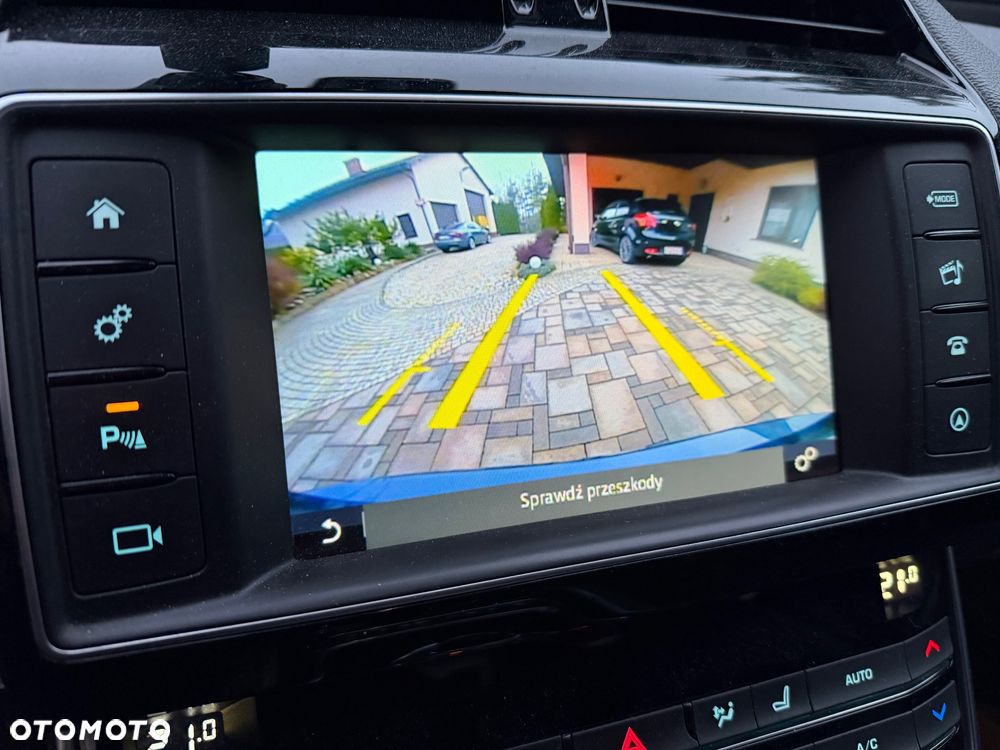 Jaguar XE 20d R-Sport - 26