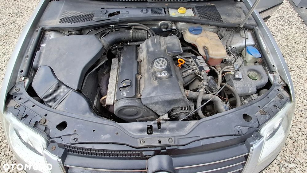 Volkswagen Passat 1.6 Comfortline - 29