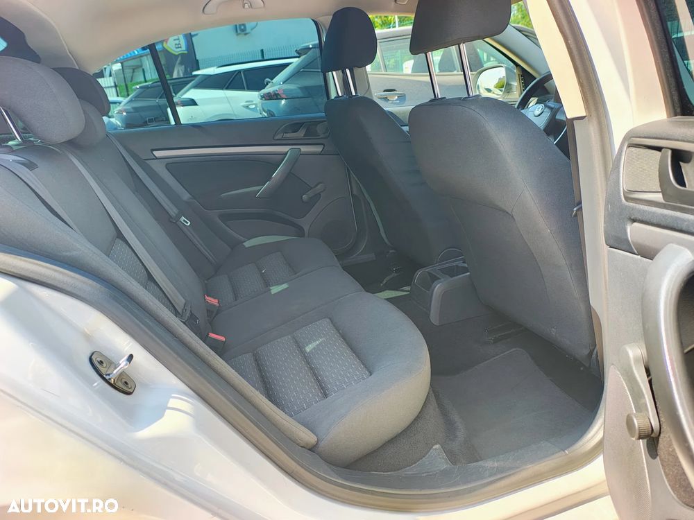 Skoda Octavia 1.6 TDI DPF Ambition - 12
