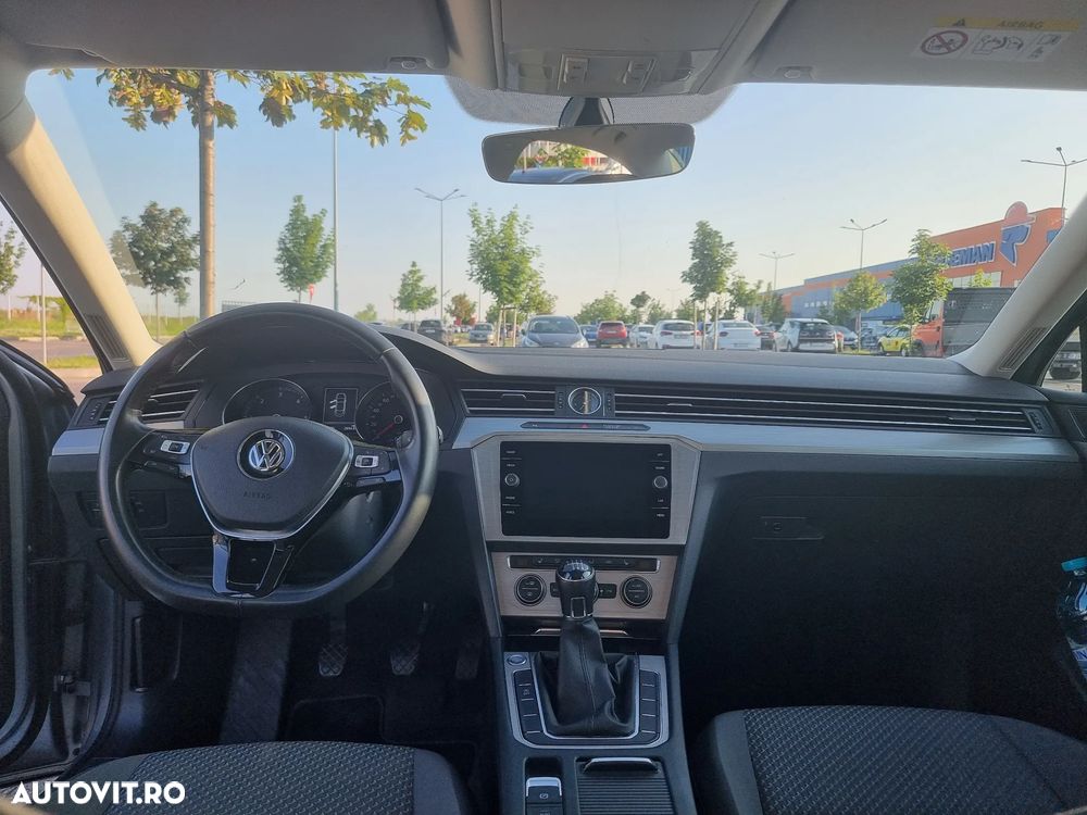 Volkswagen Passat 2.0 TDI Trendline - 16