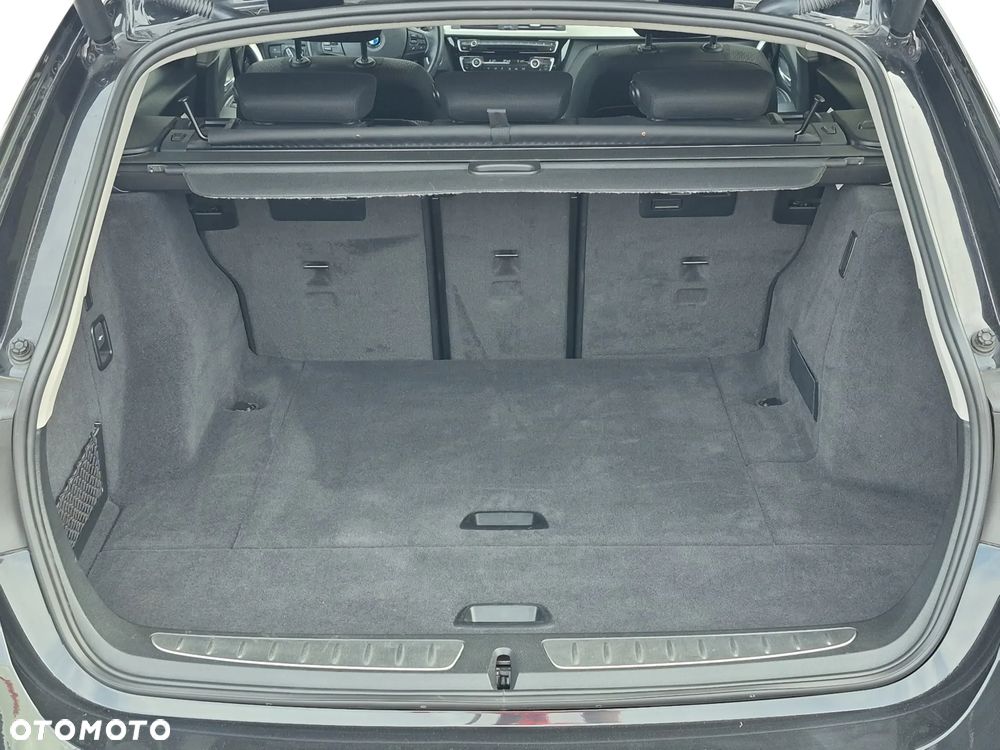 BMW Seria 3 318i Luxury Line - 24