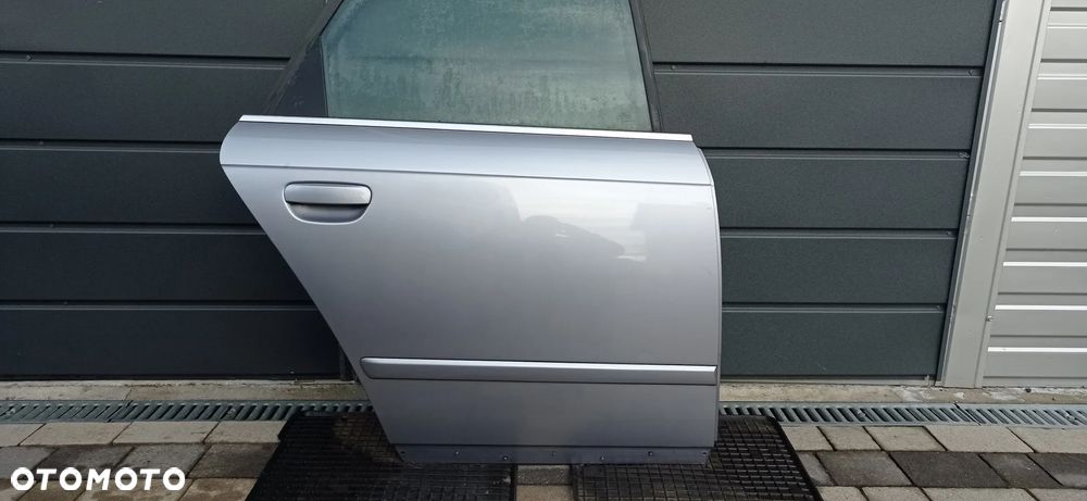 AUDI A4 B7 drzwi prawe tylne LY7H