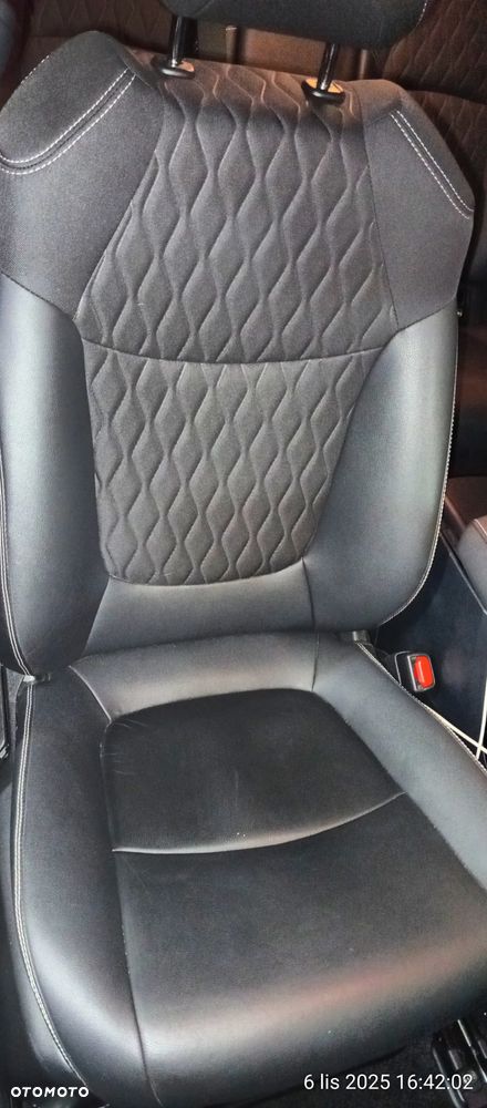 Toyota Corolla 1.8 Hybrid Executive - 3