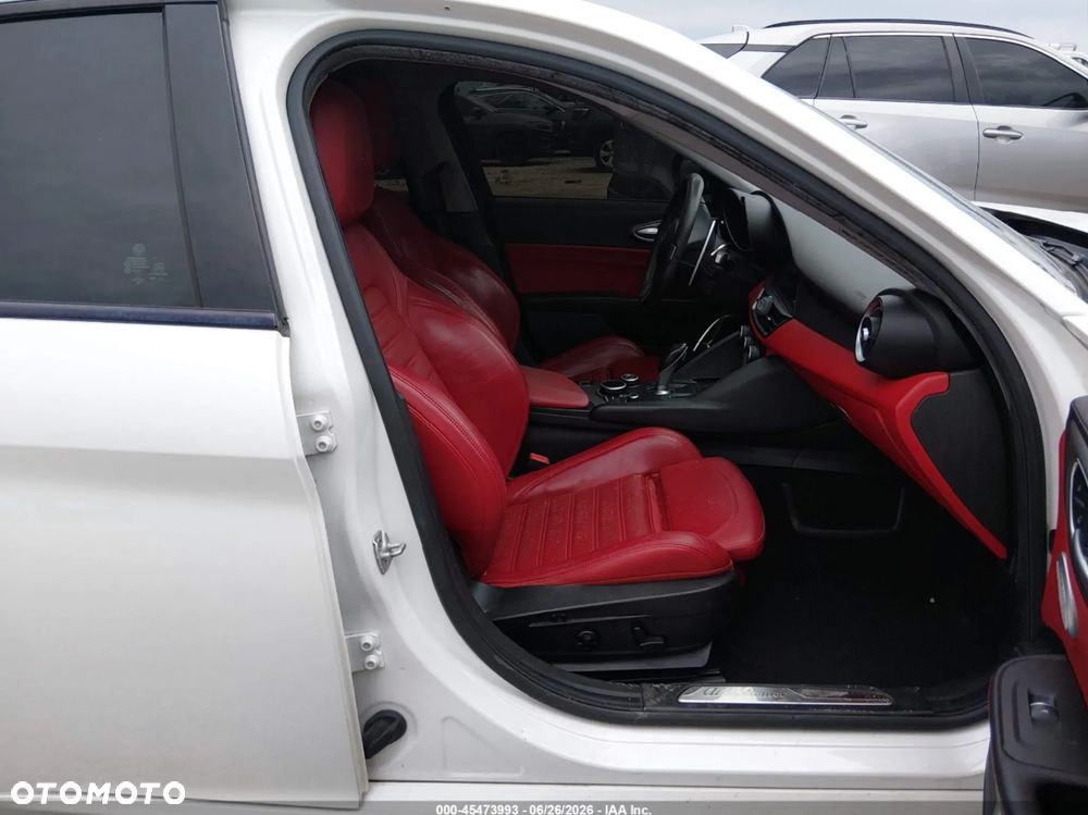 Alfa Romeo Giulia 2.0 Turbo 16V AT8-Q4 Ti - 9