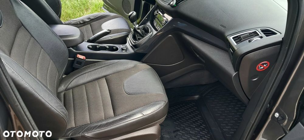 Ford Kuga 2.0 TDCi 4x4 Titanium - 16