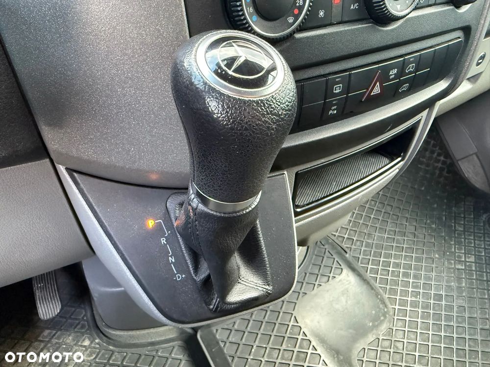 Mercedes-Benz Sprinter - 22