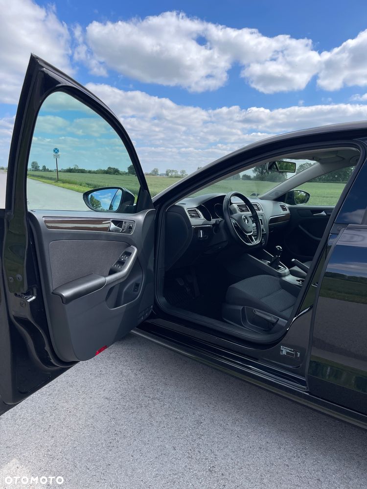 Volkswagen Jetta 1.2 TSI Comfortline - 25